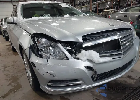 2013 Mercedes-Benz E 350 4Matic z USA, uszkodzony, nr VIN WDDHF8JB9DA742239